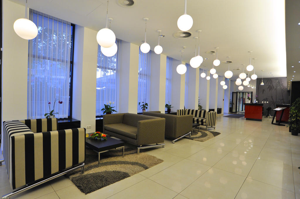 Golden Tulip Reiss